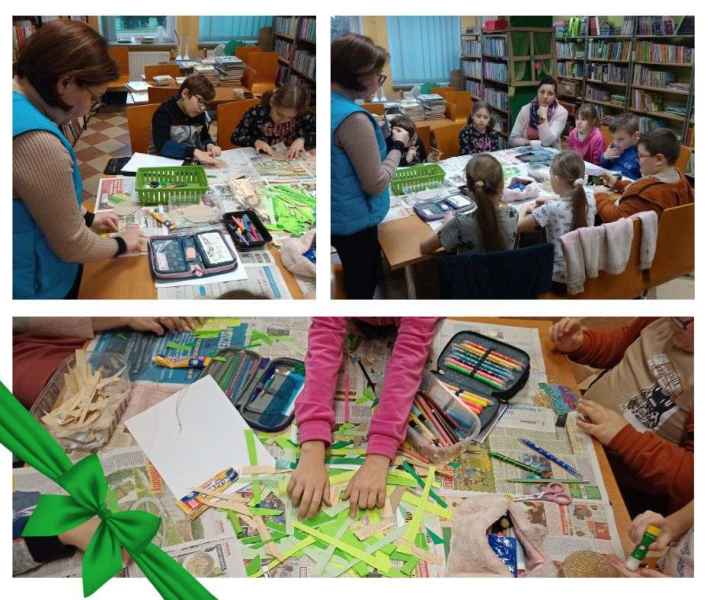 kolaż zdjęć bibliotekarki podczas tworzenia bombek z papieru,w  dole rogu zielona kokarda