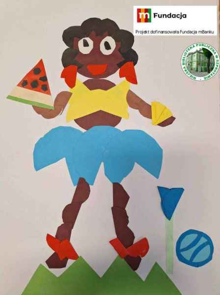 zdjęcie afrykańskiej tancerki z kołowego origami, na górze logo m Fundacji z napisem projekt dofinansowała Fundacja mBanku i logo biblioteki