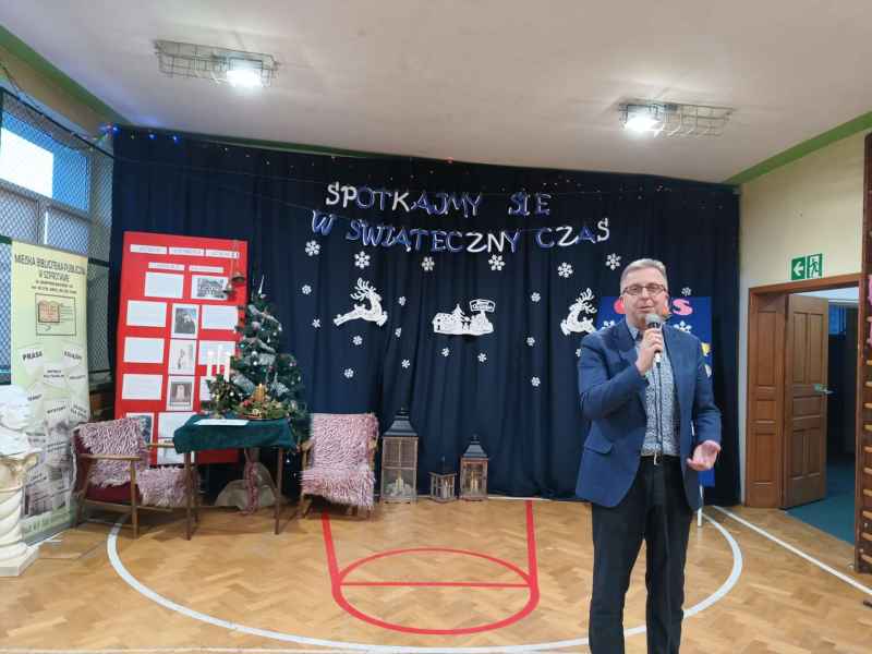 zdjęcie burmistrza Szprotawy Mirosława Gąsika podczas otwarcia imprezy